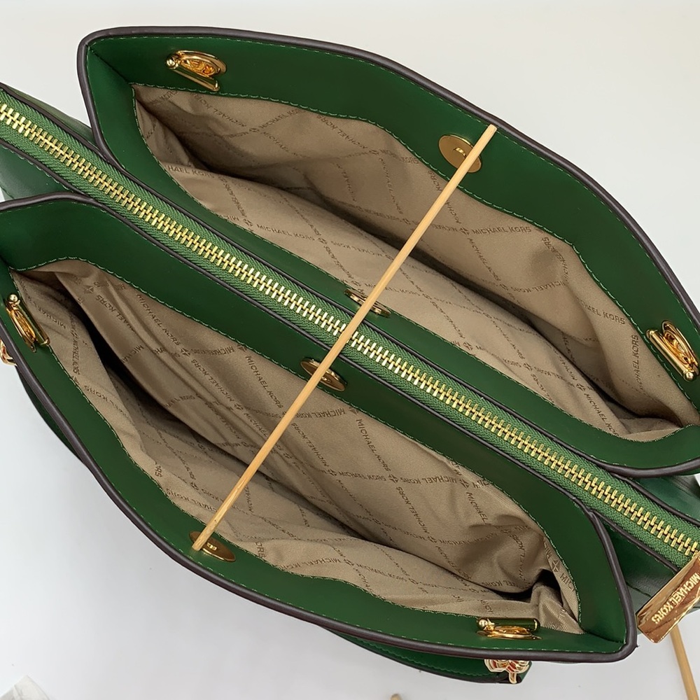 MICHAEL KORS
Whitney Medium Chain Shoulder Quilted Tote Bag Fern Green color - Picture 12 of 16